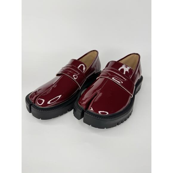 Women’s Patent Tabi Split Toe Loafers Burgundy Chunky Lug Sole Size 38 7.5 NWOB - Picture 1 of 12